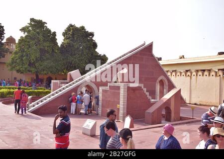 Vue intérieure du célèbre observatoire astronomique de Jantar Mantar Jaipur, Rajasthan Banque D'Images