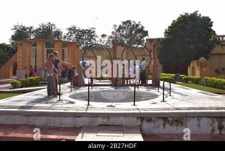 Métal Chakra Yantra À L'Intérieur du célèbre observatoire astronomique Jantar Mantar de Jaipur au Rajasthan Banque D'Images