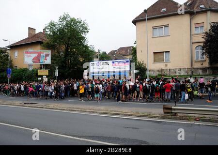 Budapest, Hongrie. Archiver la photo à partir du 5 septembre 2015. Réfugiés en route de Budapest à la frontière autrichienne. Banque D'Images