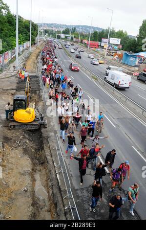 Budapest, Hongrie. Archiver la photo à partir du 5 septembre 2015. Réfugiés en route de Budapest à la frontière autrichienne. Banque D'Images