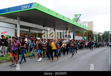 Budapest, Hongrie. Archiver la photo à partir du 5 septembre 2015. Réfugiés en route de Budapest à la frontière autrichienne. Banque D'Images