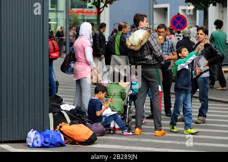 Vienne, Autriche. Archiver l'image from13. Septembre 2015. La vague de réfugiés atteint la gare Westbahnhof de Vienne Banque D'Images