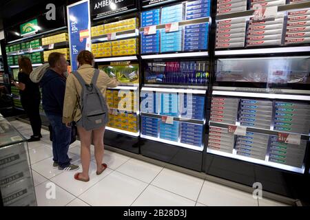 Tabac et cigarettes à vendre en franchise de droits shopping dans terminal t1 aricife cesar manrique-Lanzarote aéroport îles canaries espagne Banque D'Images