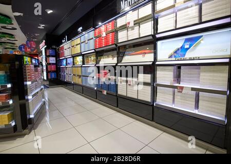 Vente de cigarettes en vente libre de droits dans le terminal t1 aricife cesar manrique-Lanzarote aéroport îles canaries espagne Banque D'Images