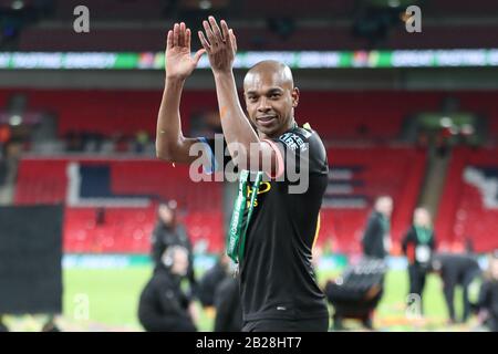 Londres, Royaume-Uni. 1 mars 2020. Fernandinho (25) de Manchester City célèbre la victoire lors de la finale de la coupe Carabao entre Aston Villa et Manchester City au stade Wembley, Londres le dimanche 1 mars 2020. (Crédit: Jon Bromley | MI News) la photographie ne peut être utilisée qu'à des fins de rédaction de journaux et/ou de magazines, licence requise à des fins commerciales crédit: Mi News & Sport /Alay Live News Banque D'Images