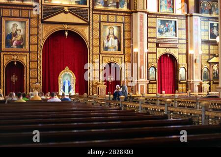 Charm El-Cheikh, Egypte - Detsember 26, 2019: Intérieur De L'Eglise Orthodoxe Copte - Église Des Saints. Tous Les Saints Dans Les Cieux Samaeyeen Banque D'Images