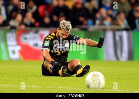 Londres, Royaume-Uni. 01 mars 2020. Sergio Aguero de Manchester City est assis sur le terrain avec une blessure. Match final de la coupe Carabao 2020, Aston Villa / Manchester City au stade Wembley à Londres le dimanche 1 mars 2020. Cette image ne peut être utilisée qu'à des fins éditoriales. Utilisation éditoriale uniquement, licence requise pour une utilisation commerciale. Aucune utilisation dans les Paris, les jeux ou une seule édition de club/ligue/joueur . pic par Steffan Bowen/Andrew Orchard sports photographie/Alay Live news crédit: Andrew Orchard sports photographie/Alay Live News Banque D'Images