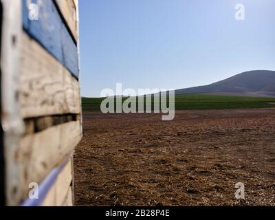 Image haute résolution d'un vignoble et de terres agricoles dans la région viticole du Cap occidental en Afrique du Sud. Pas de gens. Banque D'Images