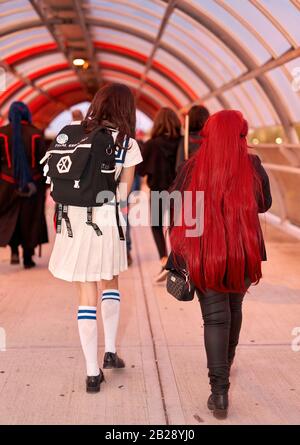 Deux jeunes femmes cosplayers, dont l'un est vêtu comme Sailor Moon, au ROMICS Festival (Rome Comics). Deux fois par an, le rassemblement emblématique des fans de Manga Comics Banque D'Images