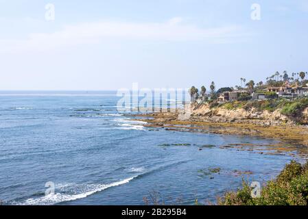 Scène côtière un après-midi d'hiver. La Jolla, Californie, États-Unis. Dans la communauté Bird Rock de la Jolla. Banque D'Images