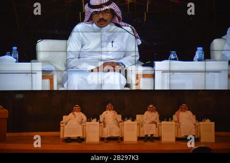 Riyad. 1 mars 2020. La photo prise le 1er mars 2020 montre que le comité de suivi du coronavirus de l'Arabie saoudite tient une conférence de presse à Riyad, en Arabie Saoudite. L'Arabie Saoudite a déclaré dimanche que 25 hôpitaux ont été équipés pour traiter de nouveaux cas de coronavirus qui pourraient être détectés dans le royaume. Crédit: Tu Yifan/Xinhua/Alay Live News Banque D'Images