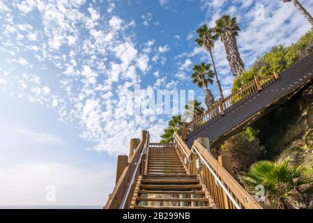 Escaliers au-dessus de la plage de Swami. Encinitas, Californie, États-Unis. Banque D'Images