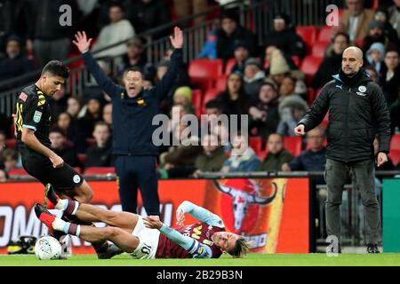 Londres, ANGLETERRE - 1 MARS le milieu de terrain d'Aston Villa Jack Grealih prend un sèche-linge lors de la finale de la coupe Carabao entre Aston Villa et Manchester City au stade Wembley, Londres, le dimanche 1 mars 2020. (Crédit: Jon Bromley | MI News) la photographie ne peut être utilisée qu'à des fins de rédaction de journaux et/ou de magazines, licence requise à des fins commerciales crédit: Mi News & Sport /Alay Live News Banque D'Images