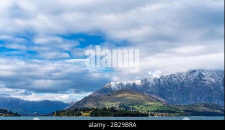 Les rives du lac Wakatipu de Queenstown sur la Nouvelle Zelande Banque D'Images