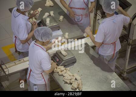 Beijing, СHINA - 01 JUIN 2019: Production industrielle de l'usine de cuisson du pain en Chine. Banque D'Images