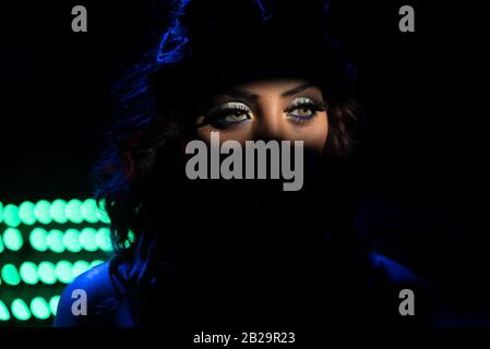 Mumbai / Inde 14 janvier 2020 gros plan de la belle femme indienne brun yeux à Mumbai Maharashtra Inde Banque D'Images