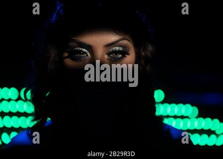 Mumbai / Inde 14 janvier 2020 gros plan de la belle femme indienne brun yeux à Mumbai Maharashtra Inde Banque D'Images