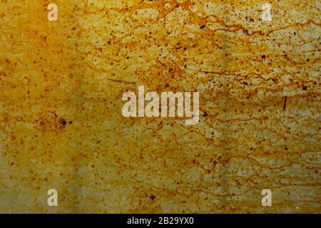 Fenêtre du four à gaz sale recouverte de graisse et de graisse brûlées Banque D'Images