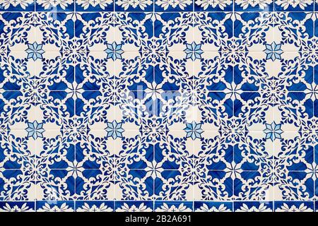 Carrelage en céramique Azulejo portugais vintage à Lisbonne. Portugal Banque D'Images