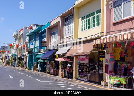 Principale rue commerçante de la vieille ville de Phuket, Thaïlande Banque D'Images