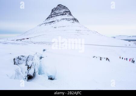 Kirkjufell mountain neige en hiver en Islande Banque D'Images