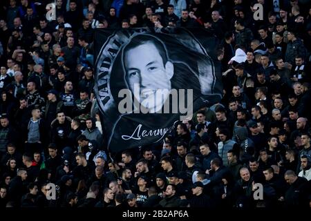 Belgrade, Serbie. 1 mars 2020. Les fans de Partizan soutiennent leur équipe. Crédit: Nikola Krstic/Alay Live News Banque D'Images