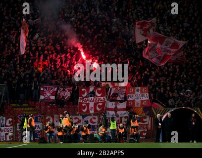 Belgrade, Serbie. 1 mars 2020. Les fans de Crvena Zvezda soutiennent leur équipe. Crédit: Nikola Krstic/Alay Live News Banque D'Images