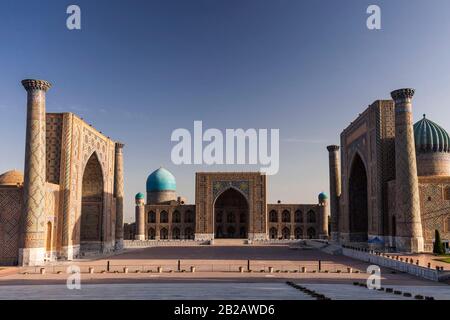Place du Registan, Samarkand, Ouzbékistan, Asie centrale, Asie Banque D'Images