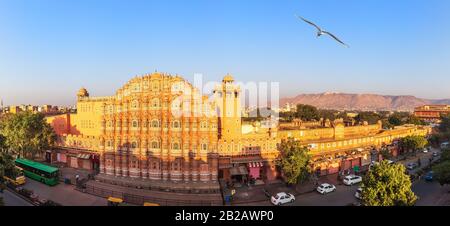 Palais rose Hawa Mahal, panorama aérien, Jaipur, Inde.