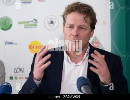 Hanovre, Allemagne. 02 mars 2020. Holger Buschmann, président régional de la NABU Basse-Saxe, parle lors d'une conférence de presse sur la pétition pour un référendum sur la protection des espèces. Les conservationnistes de la nature ont présenté la pétition pour un référendum. Au total, plus de 50 organisations appartiennent à l'Alliance pour le référendum. Crédit: Peter Steffen/Dpa/Alay Live News Banque D'Images