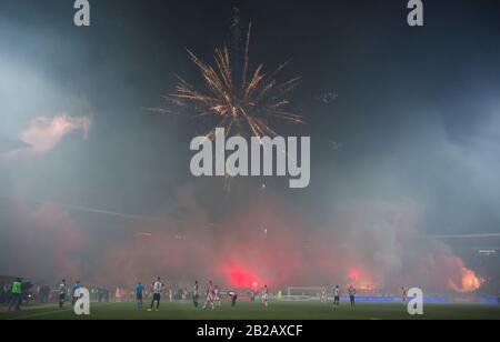 Belgrade, Serbie. 1 mars 2020. Les fans de Crvena Zvezda soutiennent leur équipe. Crédit: Nikola Krstic/Alay Live News Banque D'Images