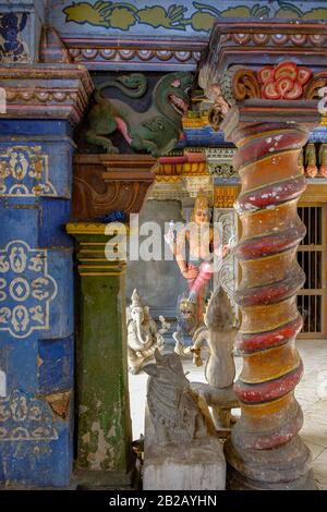 Statues dans le temple Sri Sivaraja Vinayagar à Colombo, Sri Lanka. Banque D'Images