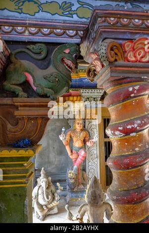 Statues dans le temple Sri Sivaraja Vinayagar à Colombo, Sri Lanka. Banque D'Images