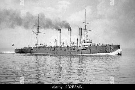 Le croiseur Tsugaru de la Marine impériale japonaise. Le plus cruel a navigué de la Russie au Japon comme des fléaux de la guerre après la guerre russo-japonaise. Le croiseur appartient à la classe Pallada. Banque D'Images