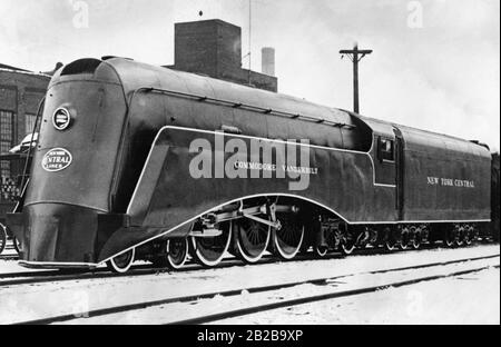 Une locomotive rationalisée du New York Central Railroad. Locomotives à vapeur rationalisées avant 1945, locomotives : historiques, chemins de fer. Banque D'Images