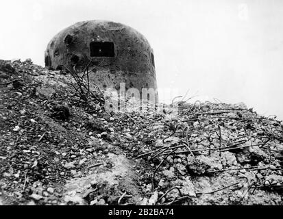 Vue d'un bunker Maginot Line endommagé par les combats. Banque D'Images