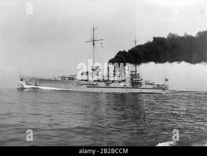 Le SMS Helgoland était le navire principal de la classe Helgoland, nommé d'après elle, composé de quatre grands bateaux de la Marine impériale. C'était le premier navire de bataille allemand dont l'armement principal avait un calibre de 30,5 cm. L'Helgoland appartenait à l'Escadron I. de la flotte de haute mer. Banque D'Images