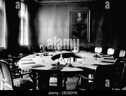 La photo montre la salle du Cabinet dans la Chancellerie du Nouveau Reich. Sur le mur se trouve une photo du président de Reich Paul von Hindenburg. Banque D'Images