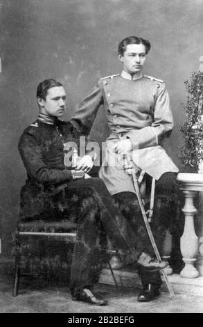 Paul von Hindenburg avec son frère Otto (de gauche) probablement dans les années 1860. Photo non datée. Banque D'Images