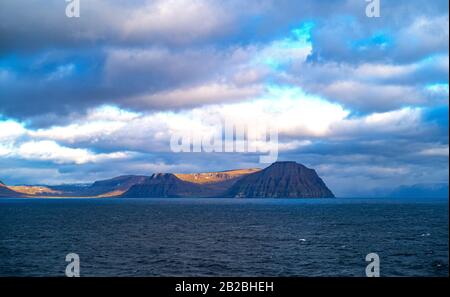 Isafjordur, Islande, paysage marin des fjords de l'ouest dans la région près du village