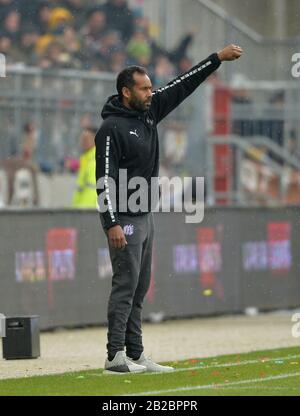 Hambourg, Allemagne. 01 mars 2020. Entraîneur Daniel Thioune (OS), geste, geste, soccer 2.Bundesliga, 24.matchday, matchday24, FC St Pauli Hamburg Hamburg (Pauli) - VFL Osnabrueck (OS) 3: 1, le 01.03.2020 à Hambourg/Allemagne. RÈGLEMENT DFL PROHIBT TOUTE UTILISATION DE PHOTOGRAPHIES COMME SÉQUENCES D'IMAGES ET/OU QUASI-VIDÉO. Â | utilisation dans le monde crédit: DPA/Alay Live News Banque D'Images