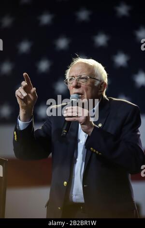 Los Angeles, Californie. 1 mars 2020. Bernie Sanders Présente Au Bernie Sanders Presidential Campaign Rally, Los Angeles Convention Center, Los Angeles, Ca 1 Mars 2020. Crédit: Achim Harding/Everett Collection/Alay Live News Banque D'Images