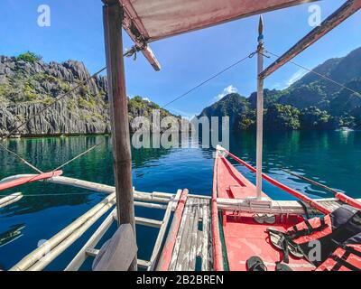 Bateau à Paraw sur l'île de Coron à Palawan, Philippines Banque D'Images