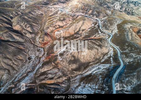 Vue aérienne de la route de montagne courbe de Qilian Banque D'Images