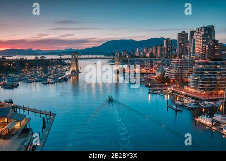 Vancouver - 05 MAI 2019 : centre-ville de Vancouver Canada. Vue panoramique sur le pont Burrard depuis Granville Island, Vancouver, Canada. Banque D'Images