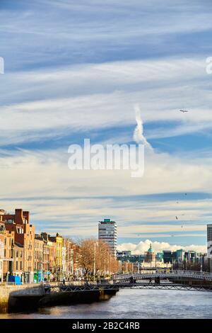 Vue le long des quais de la ville de Dublin, Irlande Banque D'Images