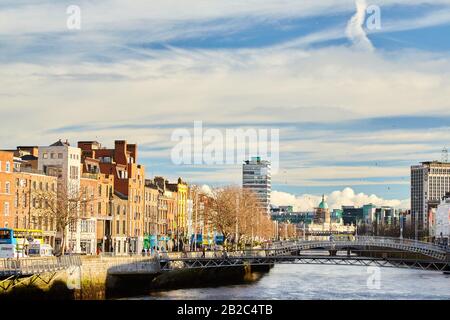 Vue le long des quais de la ville de Dublin, Irlande Banque D'Images