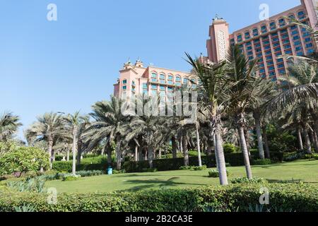 Dubaï, Émirats arabes Unis-3 NOVEMBRE : voir l'hôtel Atlantis le 3 novembre 2013 à Dubaï, aux Émirats arabes Unis. Le complexe comprend deux tours reliées par un pont, avec un total de 15 Banque D'Images