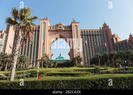 Dubaï, Émirats arabes Unis-3 NOVEMBRE : voir l'hôtel Atlantis le 3 novembre 2013 à Dubaï, aux Émirats arabes Unis. Le complexe comprend deux tours reliées par un pont, avec un total de 15 Banque D'Images