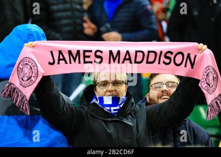 28 février 2020, Carrow Road, Norwich, Angleterre; Premier League, Norwich City / Leicester City : UN fan de Leicester City montre leur soutien à James Maddison Banque D'Images